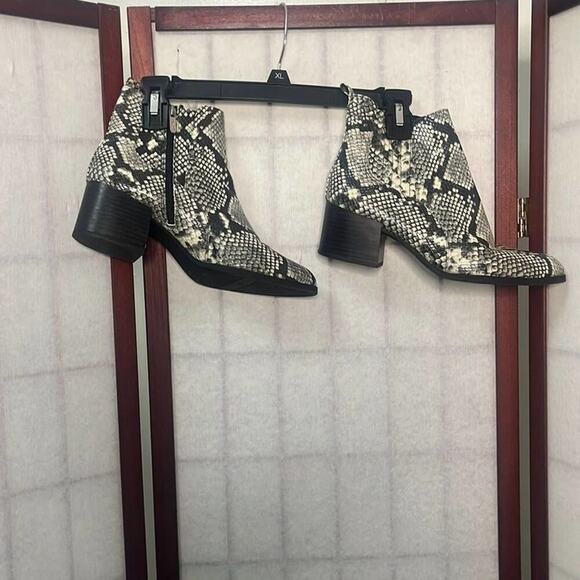 CIRCUS SAM ELDERMAN SNAKE PRINT JENNA BOOTIE SIZE 9M - Picture 2 of 6